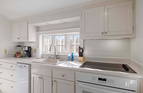 Concord Apartment | Cozy Escape at The Four Winds Estate