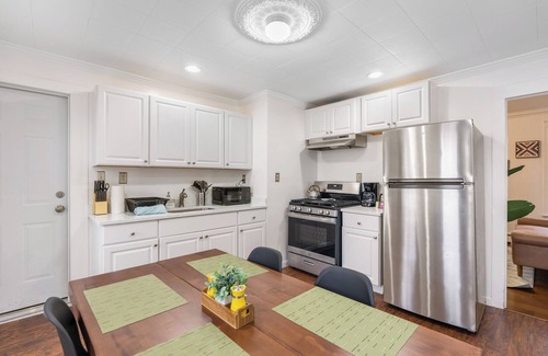 Poughkeepsie House | Cozy Escape -Strong Wi-Fi -Prime Location