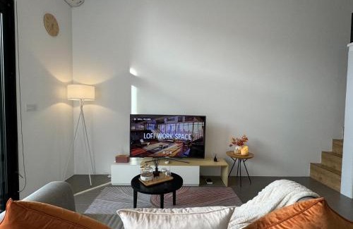 Brickfields Apartment | Cozy Fall Suite at EST Bangsar With Garden Scenery
