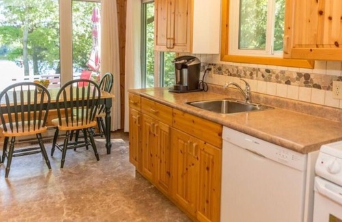 Magnetawan Cottage | Cozy Family Cottage on Forty Miles of Lakes
