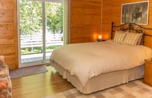 Magnetawan Cottage | Cozy Family Cottage on Forty Miles of Lakes