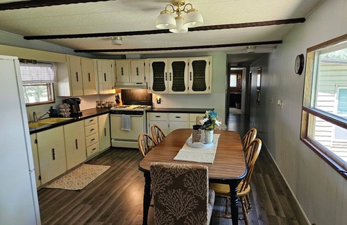 Suring Cottage | Cozy family cottage w/fireplace, near lake and national forest.