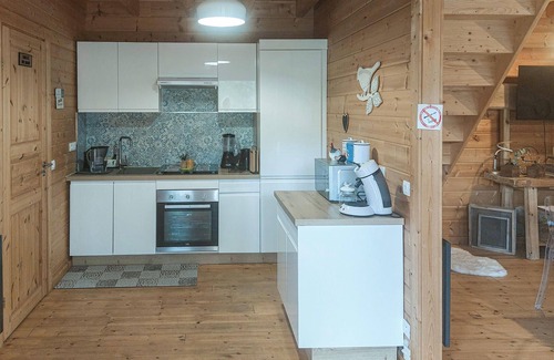 Bourbourg House | Cozy, family-friendly cottage with Finnish wooden bath and panoramic view.