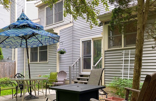 Clifton Park Other | Cozy, family-friendly townhouse with pool access