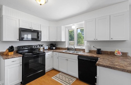 Palmyra House | Cozy Family Home 1 level w/3BRDM