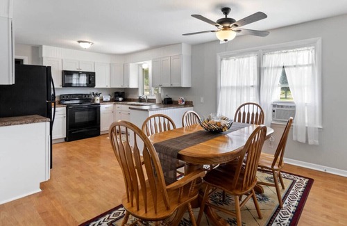 Palmyra House | Cozy Family Home 1 level w/3BRDM