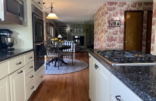 State College House | Cozy family home close to Beaver Stadium and Waffle Shop!