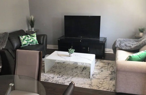 Bowmanville House | Cozy Family Sized House in Prime Bowmanville