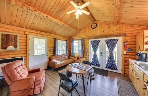 Trout Creek Cabin | Cozy Farm Cabin - 9 Mi to Trout Creek!