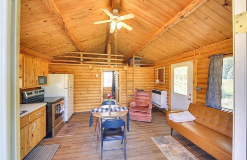 Trout Creek Cabin | Cozy Farm Cabin - 9 Mi to Trout Creek!