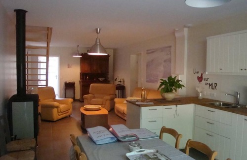 Quaedypre Cottage | Cozy Farmhouse in Quaëdypre: Sleeps 12, Private Garden, Near Dunkirk Beaches, WiFi & Baby Gear