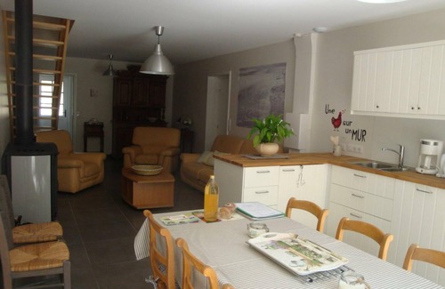 Quaedypre Cottage | Cozy Farmhouse in Quaëdypre: Sleeps 12, Private Garden, Near Dunkirk Beaches, WiFi & Baby Gear