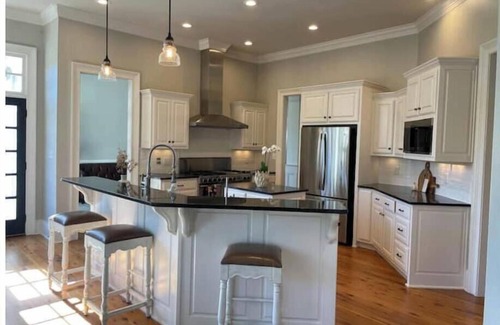 Bogart House | Cozy Farmhouse in Watkinsville