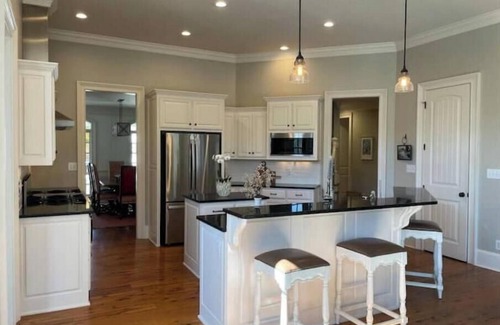 Bogart House | Cozy Farmhouse in Watkinsville