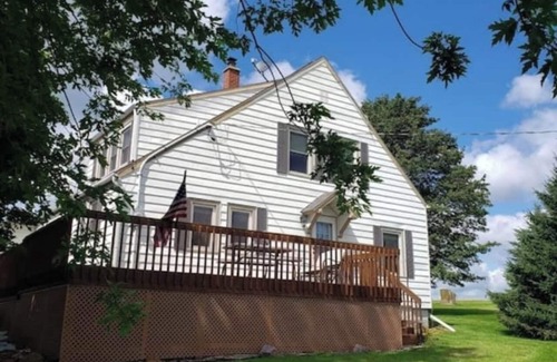 Dickeyville House | Cozy Farmhouse Retreat, Climb lighthouse, Acres to explore, Dogs ok, Amenities!