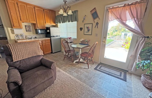 Templeton Apartment | Cozy farmhouse studio, a chicken lovers dream!