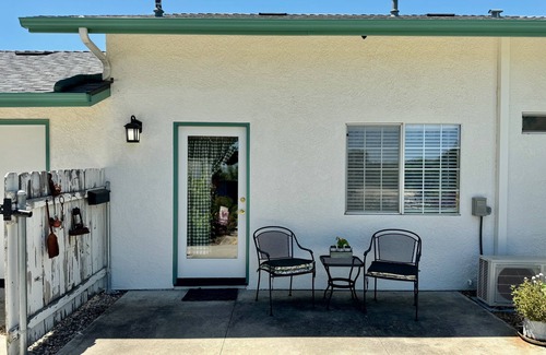 Templeton Apartment | Cozy farmhouse studio, a chicken lovers dream!