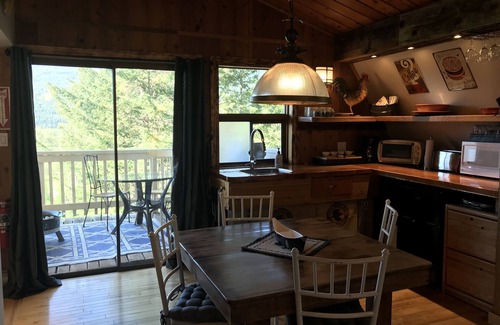Parson Other | Cozy Farmhouse Suite with Amazing river access