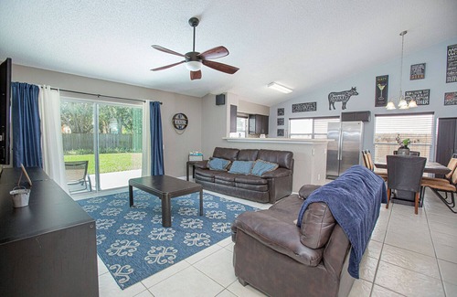 Lakeside Estates House | Cozy Farmhouse Villla between Disney & Orlando International Airport