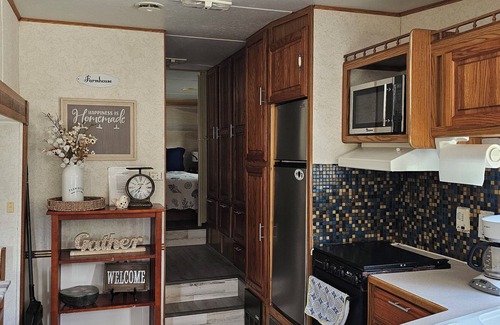 Clermont House | Cozy Fifth Wheel Haven
