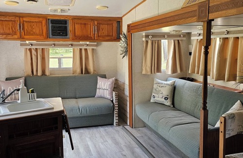 Clermont House | Cozy Fifth Wheel Haven