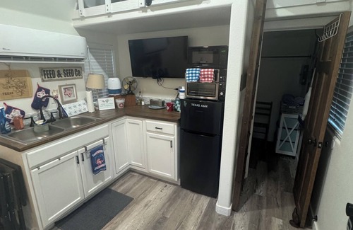 Etoile Cabin | Cozy fisherman cabin step from Lake Sam Rayburn