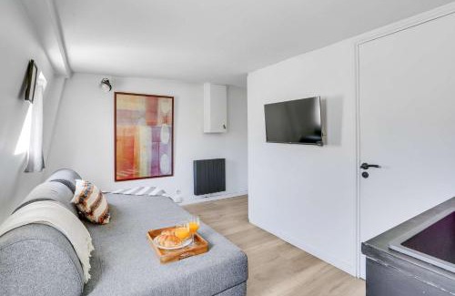 Arts-et-Metiers Apartment | Cozy Flat Near Le Marais - 1BR - Paris Vacation Rentals