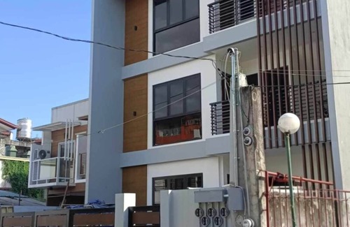 Moonwalk Apartment | Cozy fully-furnished studio in Paranaque City near NAIA