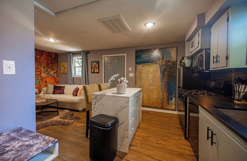 Northwest Dallas Apartment | Cozy Fully Furnished, 1-Bedroom Rental in brilliant Dallas with all bills paid!