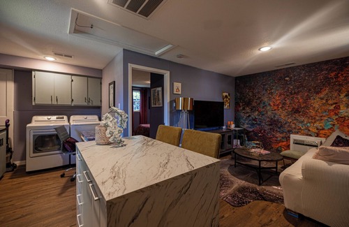 Northwest Dallas Apartment | Cozy Fully Furnished, 1-Bedroom Rental in brilliant Dallas with all bills paid!