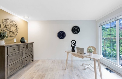 Lake Hills House | Cozy furnished 3-bedroom pet-friendly rambler in Bellevue