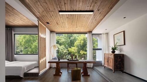 Xiufeng House | Cozy garden Inn Guilin free pick up service
