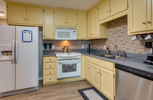 Warner Robins House | Cozy Georgia Abode w/Patio & Grill, Near Golfing!