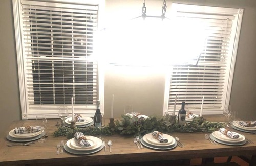 Erie House | Cozy Getaway 2BR + Hottub Erie PA Acacia House