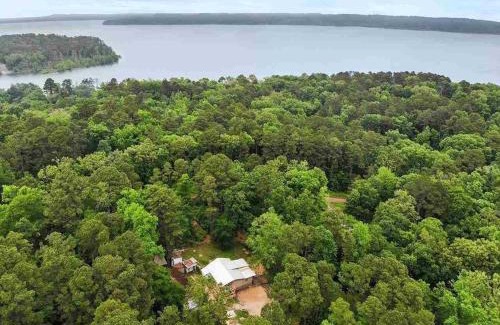 Ore City House | Cozy Getaway at Lake O' the Pines