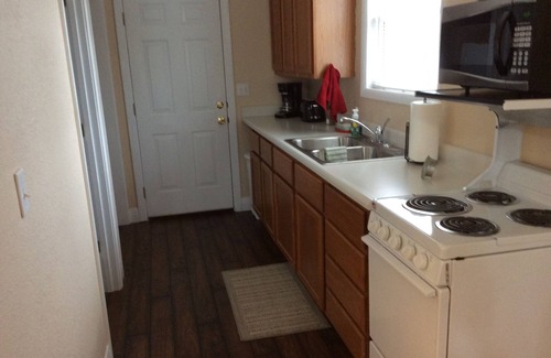 Gilbertsville Cottage | Cozy Getaway Cottage within walking distance to Ky Lake