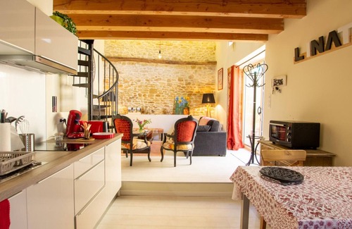 Auriac-du-Perigord Cottage | Cozy getaway in Périgord with terrace and mezzanine