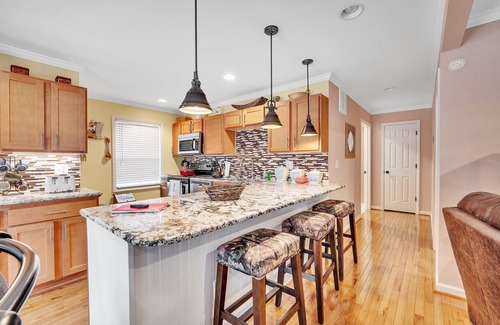 Waxhaw House | Cozy Getaway, Grill, Spacious by Zen Living