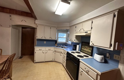 Paris House | Cozy getaway located less than half a mile from the Historic Paris Town Square
