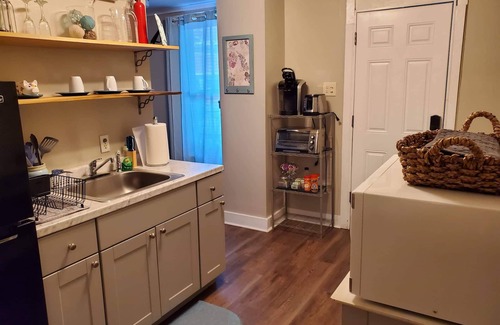 Brunswick Apartment | Cozy Getaway near Harper's Ferry, C&O & Potomac River, Frederick & train to DC