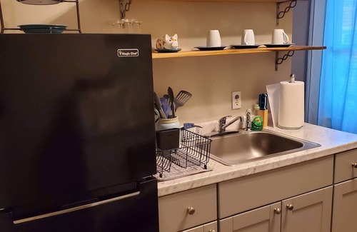 Brunswick Apartment | Cozy Getaway near Harper's Ferry, C&O & Potomac River, Frederick & train to DC