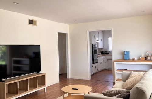 West Carson House | Cozy Getaway – Relaxing, Quiet & Family-Friendly