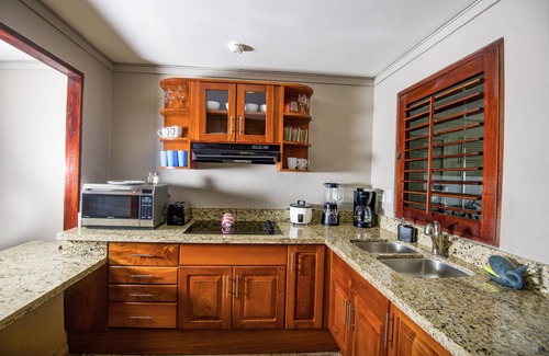 Quepos House | Cozy getaway w/pool-tennis-bbq near Manuel Antonio