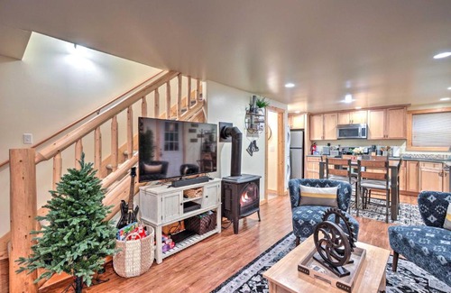 Warnick House | Cozy Glacier Springs Cabin with Private Hot Tub