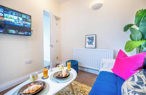 Hanham Apartment | Cozy Glam Central Peaceful 2bed Sleep 5 Fast Wifi