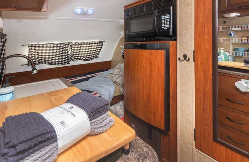 Marianna RV Rental | Cozy Glamping in enchanting Marianna with AC, WiFi