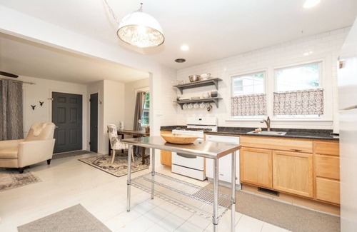 Old Irving Park House | Cozy golden gate cutie