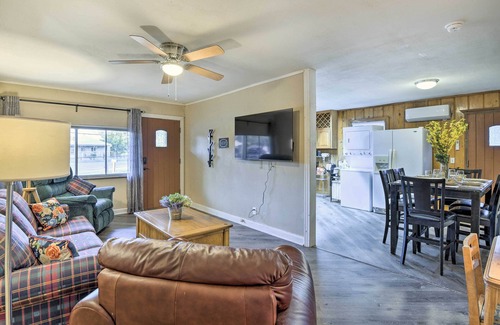 Graham House | Cozy Graham Retreat ~ 3 Mi to Lake Eddleman!