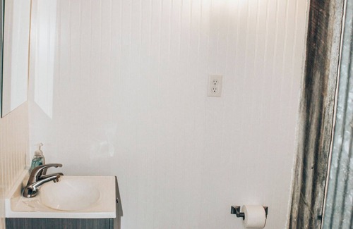 Tebbetts Cabin | Cozy Grain Bin Lodge with WiFi and AC in tranquil Loose Creek, MO, Unit 2