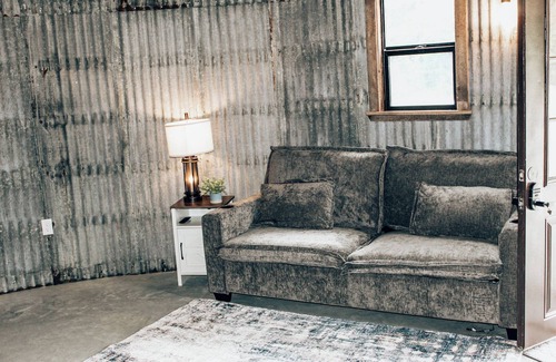 Tebbetts Cabin | Cozy Grain Bin Lodge with WiFi and AC in tranquil Loose Creek, MO, Unit 2